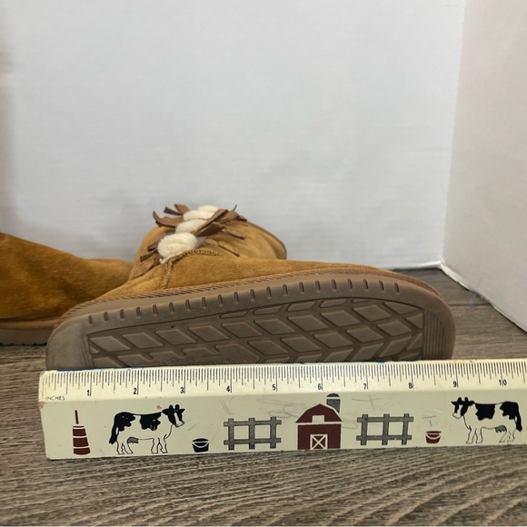 Koolaburra by UGG Brown Suede Footwear. No tag- approximately size 7.pre-owned. - Picture 12 of 14